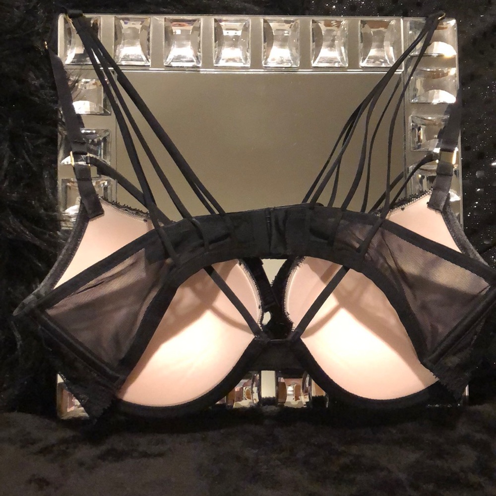 Black bra - Picture 2 of 3